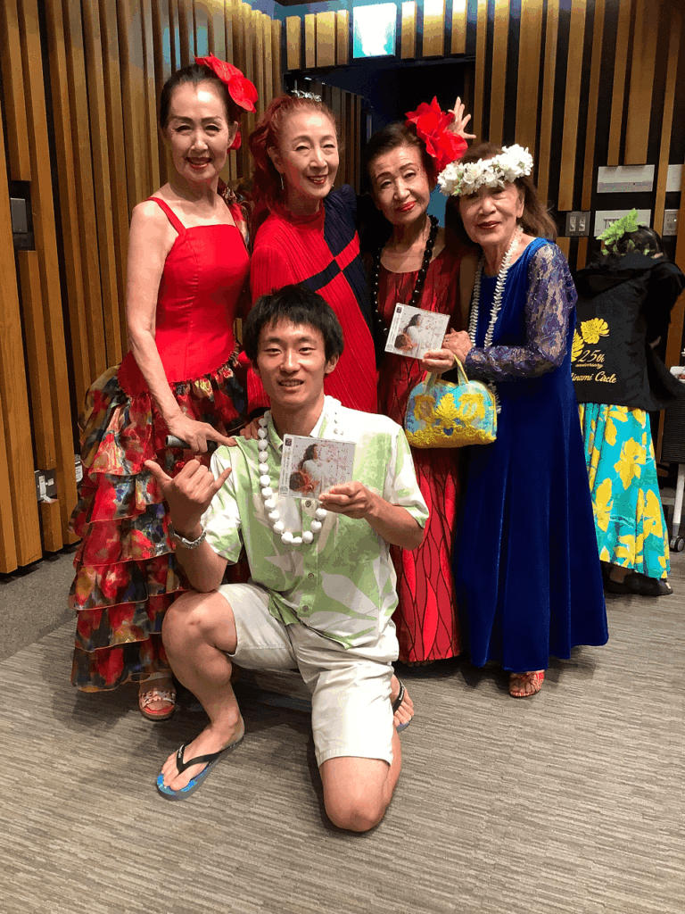 アロハ南サークル　新曲お披露目会　尾張一宮シビックホール　イベント　フラ　阿部理津子さん　真っ赤な嘘と花束と　記念写真